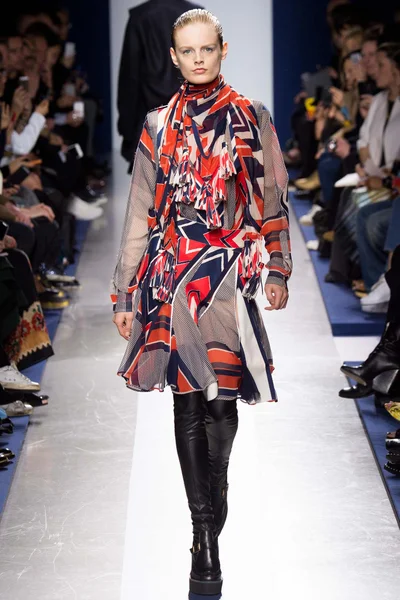 Look 9